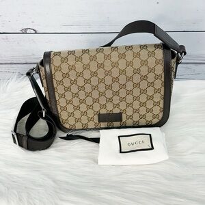 👜 Gucci GG Canvas Messenger Crossbody Bag